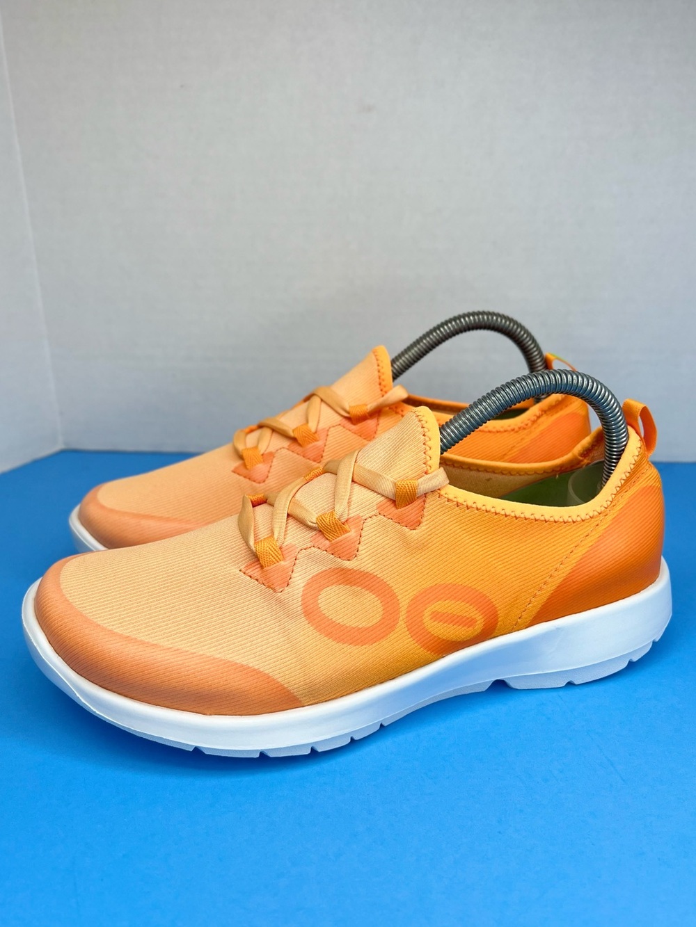 OOFOS OOmg Sport LS Womens Size 9 Or. Glow Lightweight Recovery Sneaker Like New